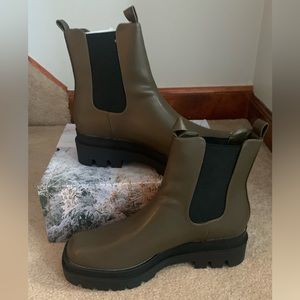 I NEW!!! Women’s Boot Chelsea Style Size 11